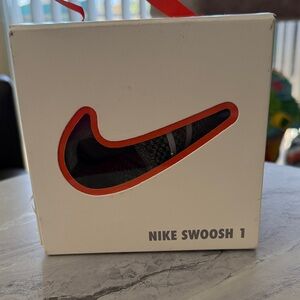 Nike Swoosh 1 (TD) Kids' Green & Cement Grey. Sneakers. Size 3c